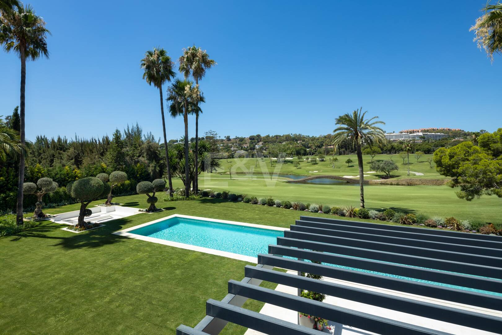 Villa de lujo en primera línea de golf con spa privado y zonas de entretenimiento