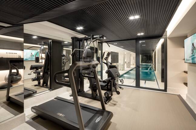Villa de lujo en primera línea de golf con spa privado y zonas de entretenimiento