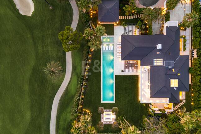 Villa de lujo en primera línea de golf con spa privado y zonas de entretenimiento