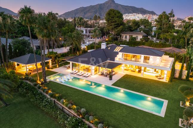 Villa de lujo en primera línea de golf con spa privado y zonas de entretenimiento