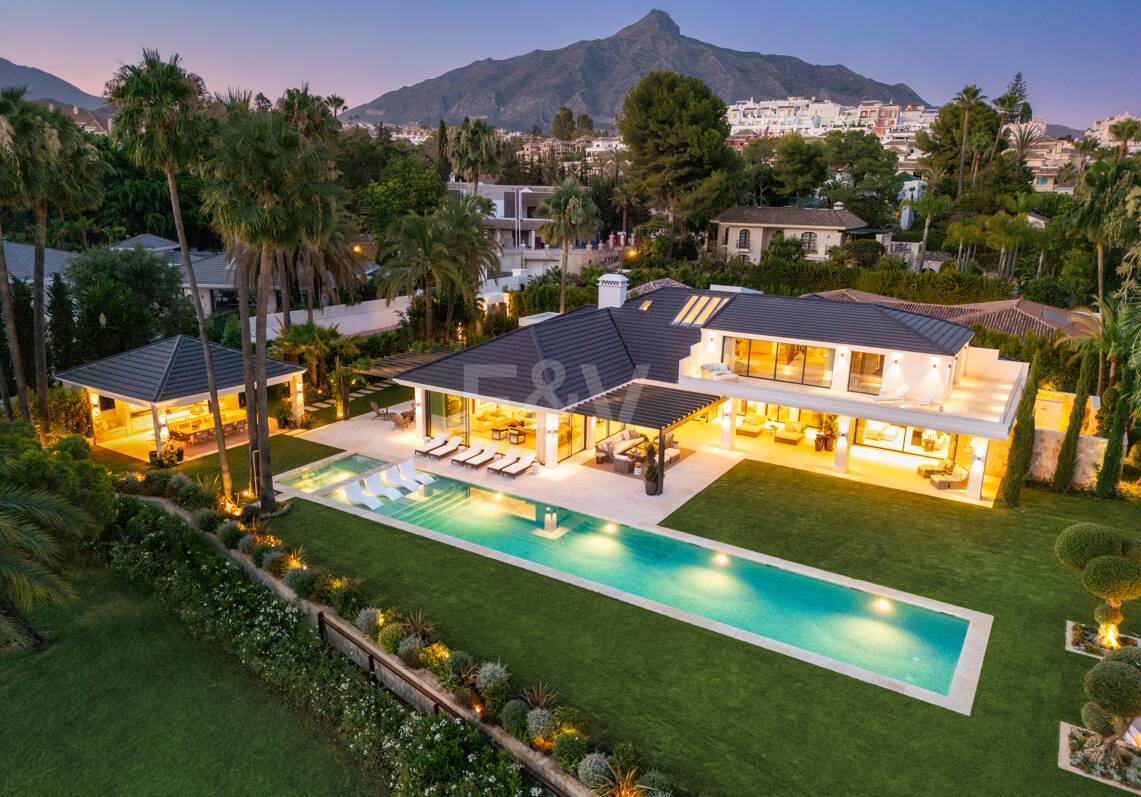 Villa de lujo en primera línea de golf con spa privado y zonas de entretenimiento