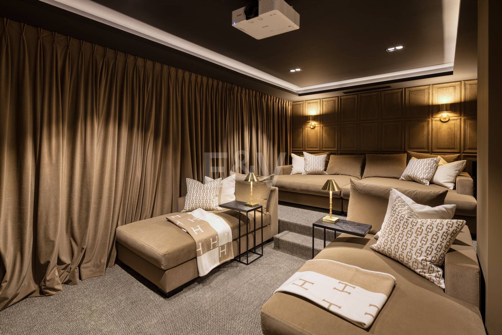 Villa de lujo en primera línea de golf con spa privado y zonas de entretenimiento