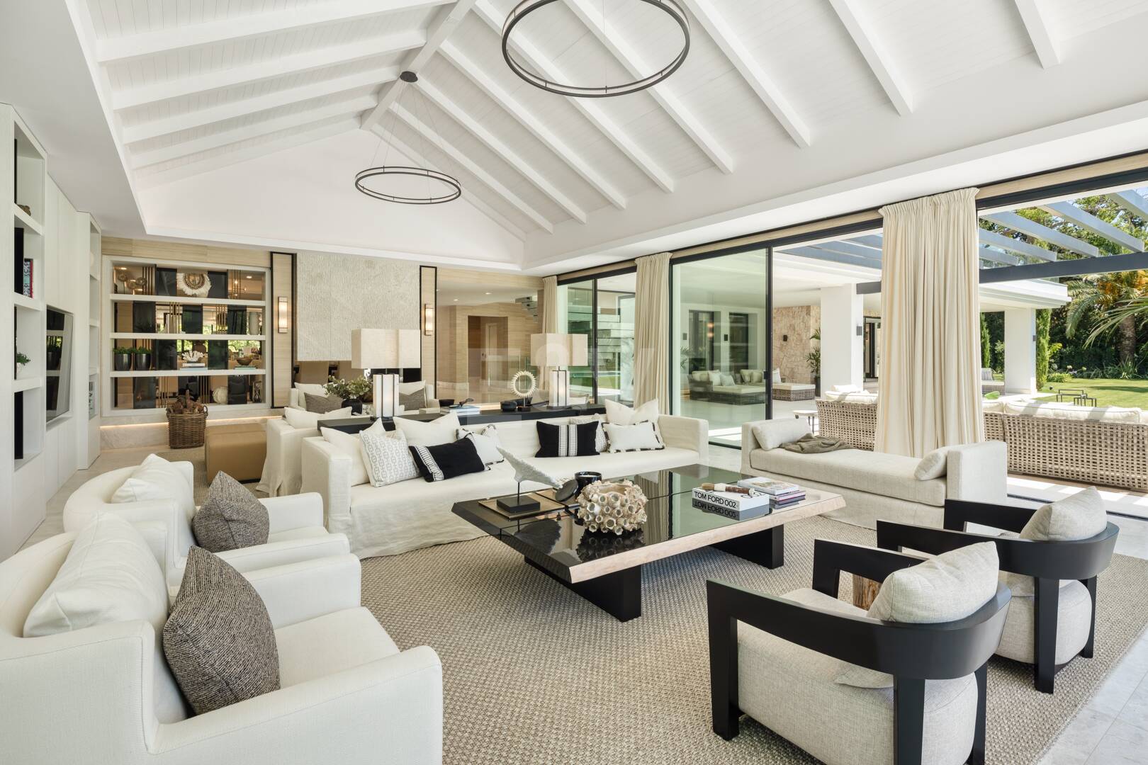 Villa de lujo en primera línea de golf con spa privado y zonas de entretenimiento