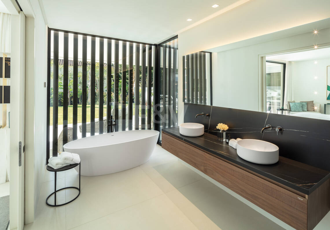 Villa de lujo con spa y piscina privados en Las Brisas, Nueva Andalucía