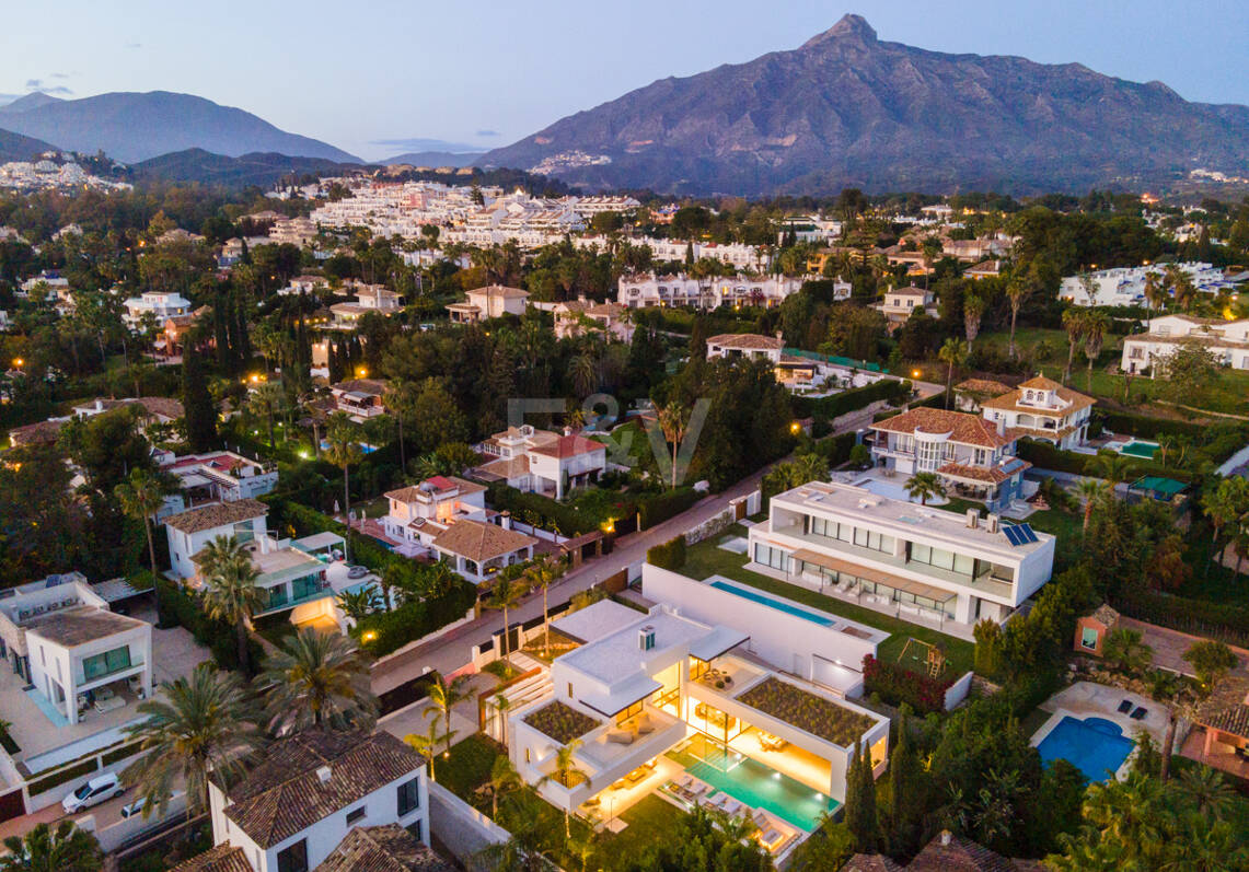 Villa de lujo con spa y piscina privados en Las Brisas, Nueva Andalucía