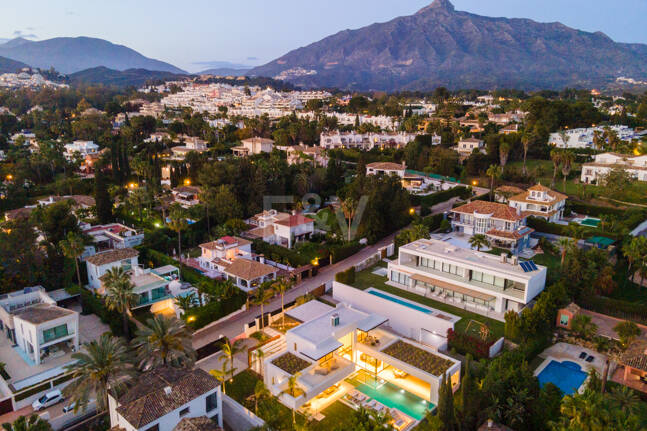 Villa de lujo con spa y piscina privados en Las Brisas, Nueva Andalucía