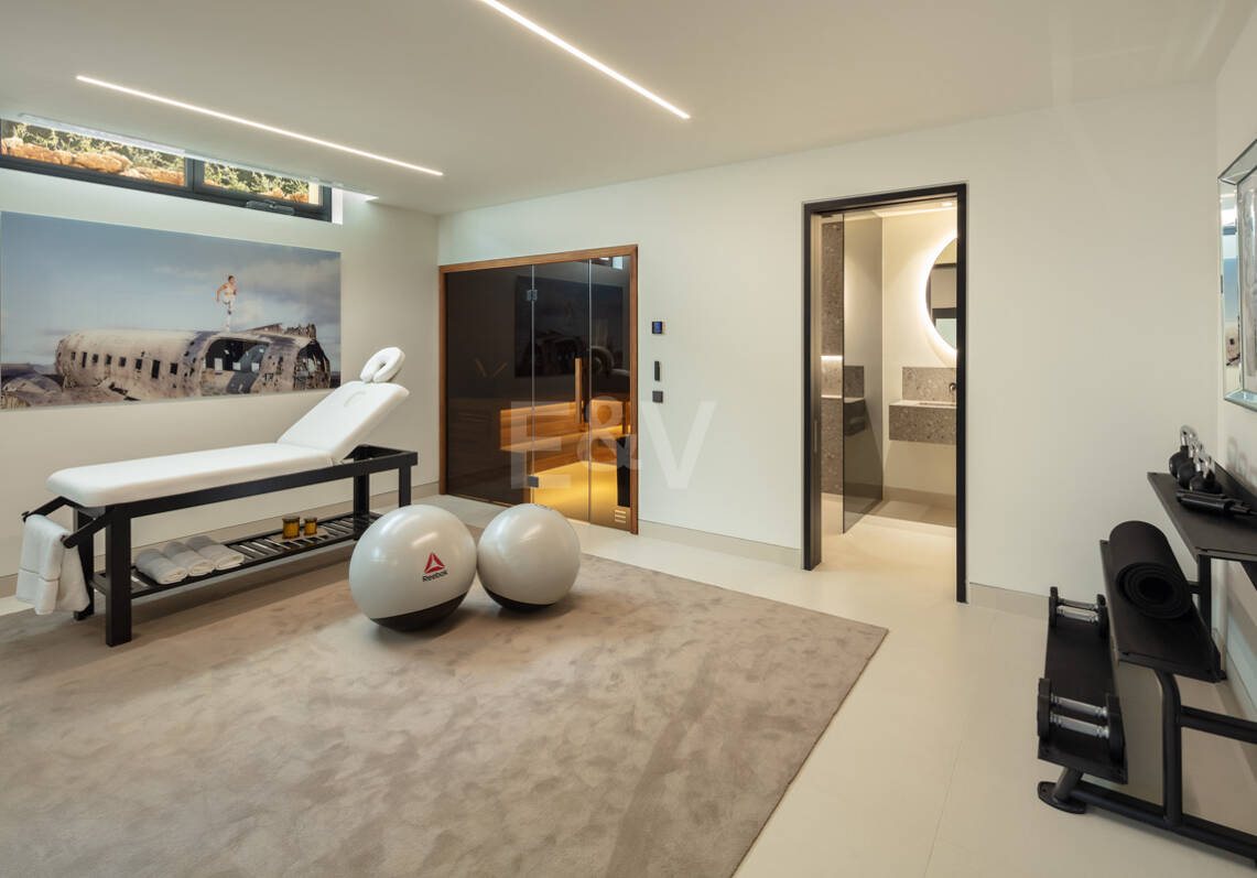 Villa de lujo con spa y piscina privados en Las Brisas, Nueva Andalucía