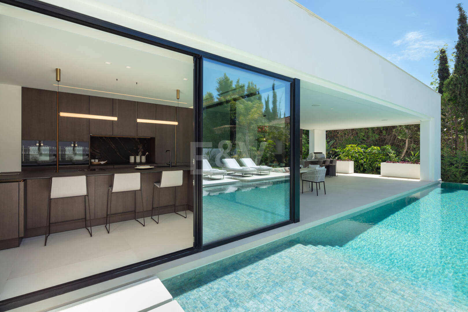 Villa de lujo con spa y piscina privados en Las Brisas, Nueva Andalucía
