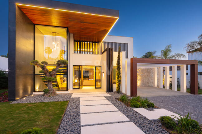 Villa de lujo con spa y piscina privados en Las Brisas, Nueva Andalucía