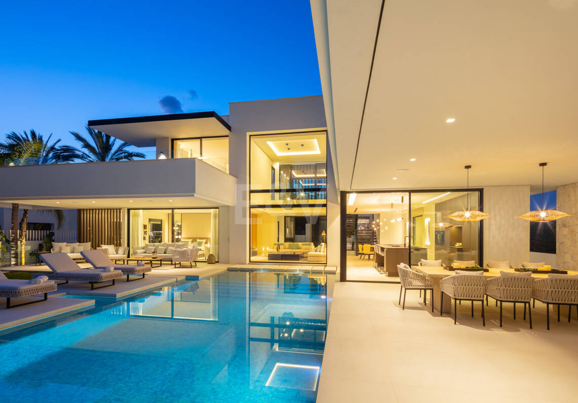 Villa de lujo con spa y piscina privados en Las Brisas, Nueva Andalucía