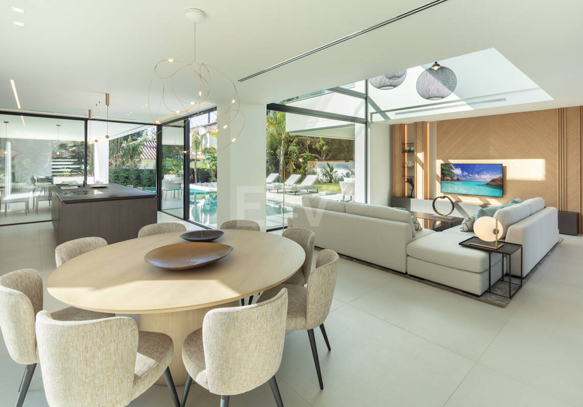 Villa de lujo con spa y piscina privados en Las Brisas, Nueva Andalucía