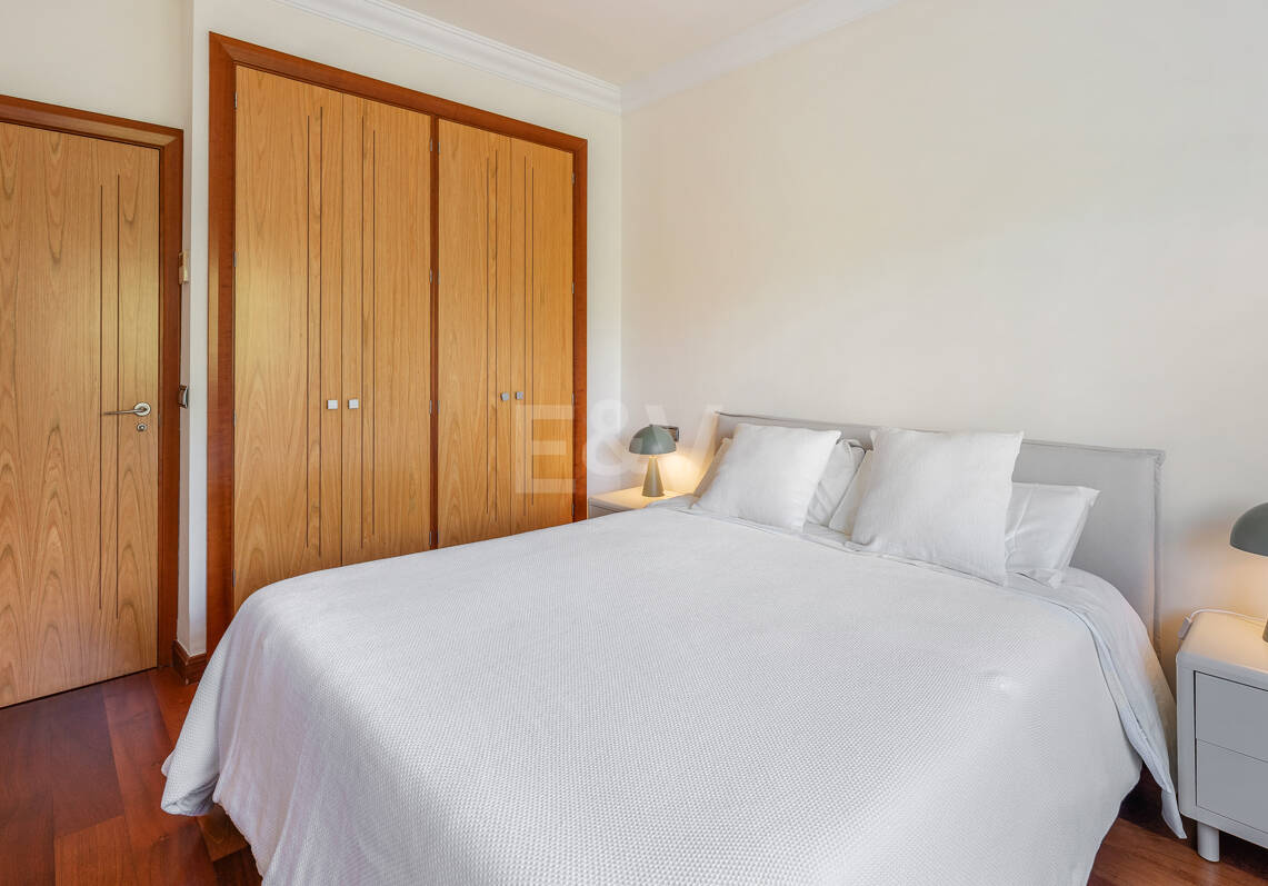 Elegante Wohnung in Marbellas günstigster Strandlage zwischen Nueva Andalucía und San Pedro de Alcántara