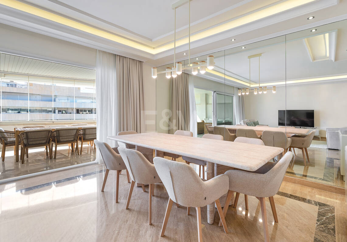 Elegante Wohnung in Marbellas günstigster Strandlage zwischen Nueva Andalucía und San Pedro de Alcántara