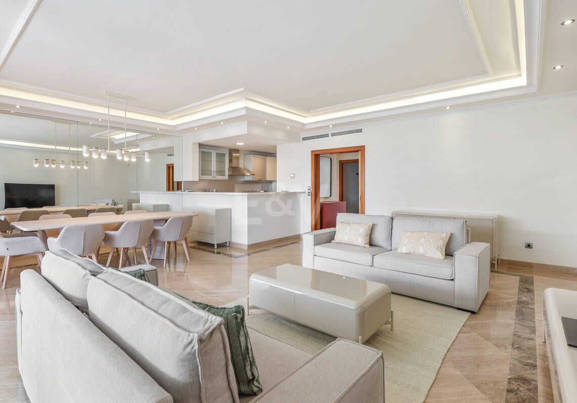 Elegante Wohnung in Marbellas günstigster Strandlage zwischen Nueva Andalucía und San Pedro de Alcántara