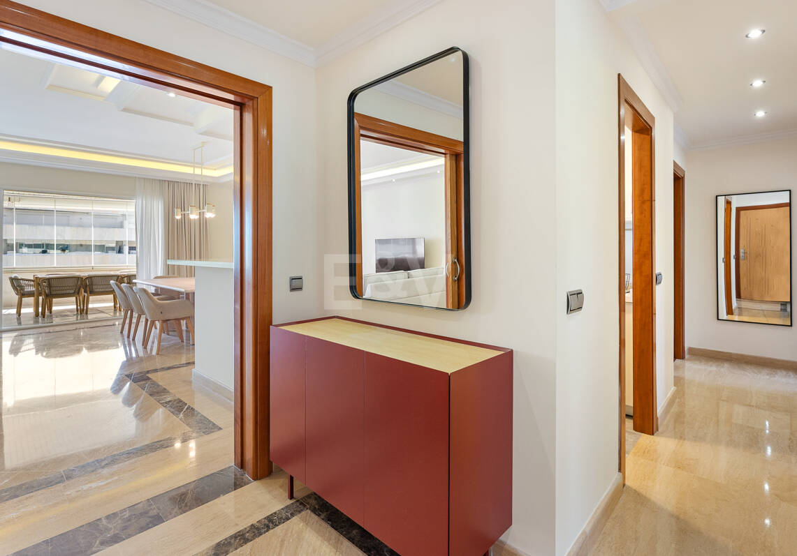 Elegante Wohnung in Marbellas günstigster Strandlage zwischen Nueva Andalucía und San Pedro de Alcántara