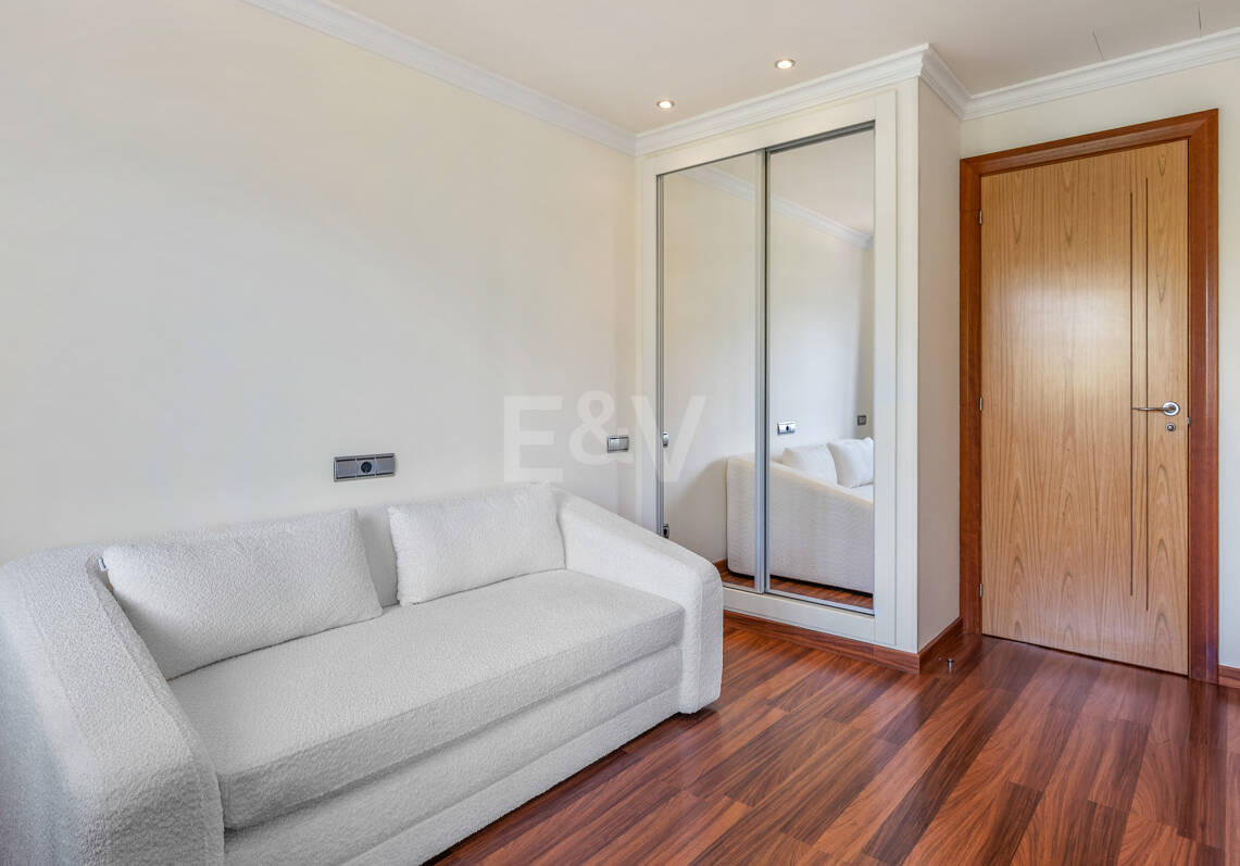 Elegante Wohnung in Marbellas günstigster Strandlage zwischen Nueva Andalucía und San Pedro de Alcántara