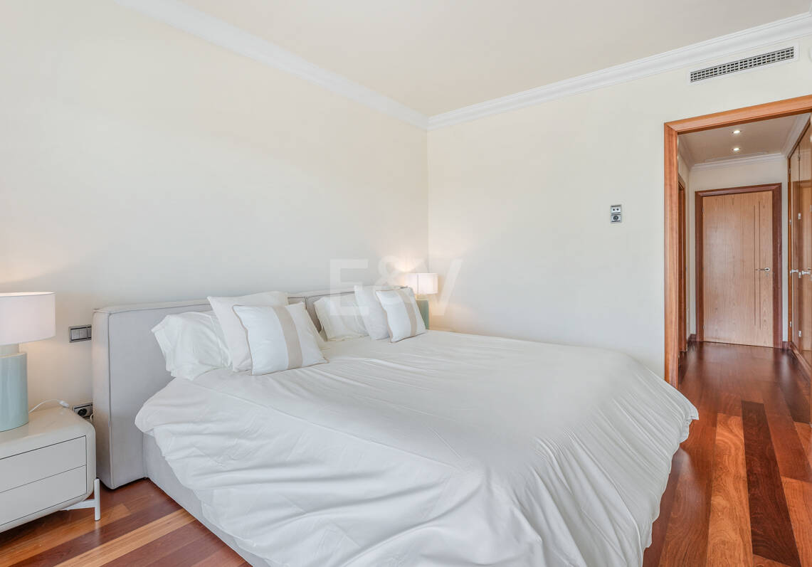 Elegante Wohnung in Marbellas günstigster Strandlage zwischen Nueva Andalucía und San Pedro de Alcántara