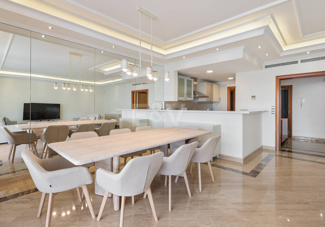Elegante Wohnung in Marbellas günstigster Strandlage zwischen Nueva Andalucía und San Pedro de Alcántara