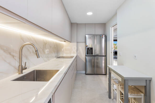 Penthouse mit 3 Schlafzimmern, Meerblick und direktem Zugang zum Strand