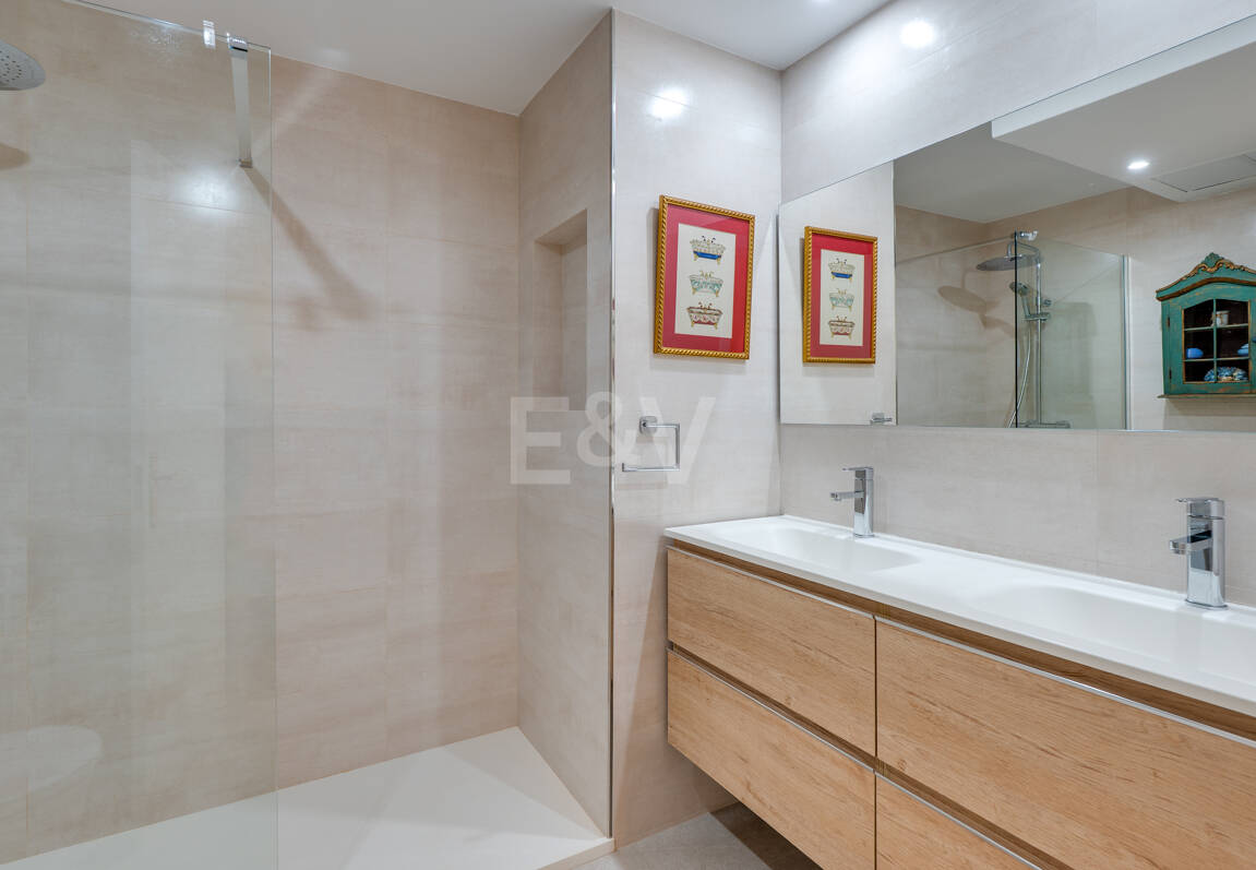 Penthouse mit 3 Schlafzimmern, Meerblick und direktem Zugang zum Strand