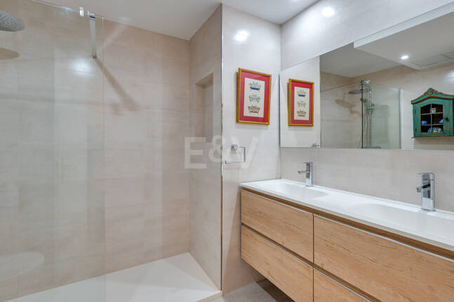 Penthouse mit 3 Schlafzimmern, Meerblick und direktem Zugang zum Strand