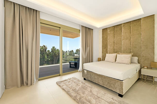 Luxury Living in Benalús – Marbella’s Most Exclusive Beachside Address