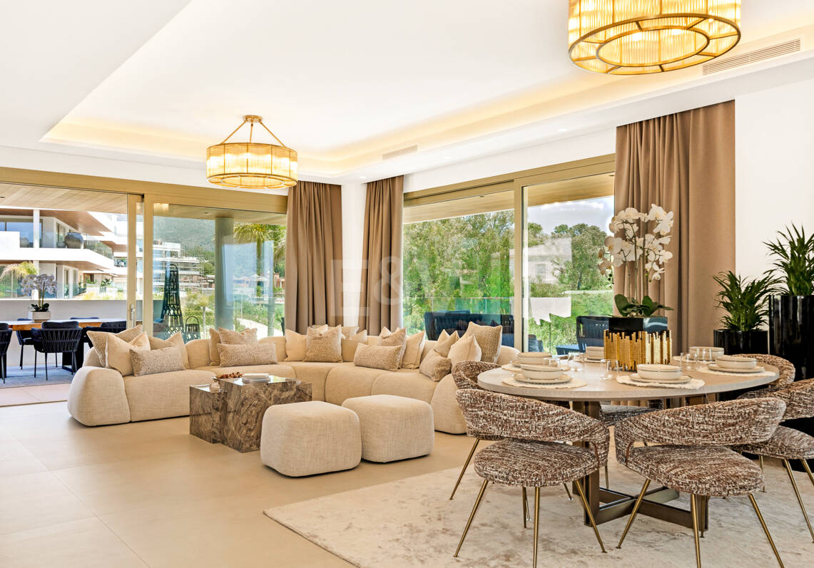 Elegancia contemporánea en Benalús: una dirección privilegiada junto a la playa en Marbella