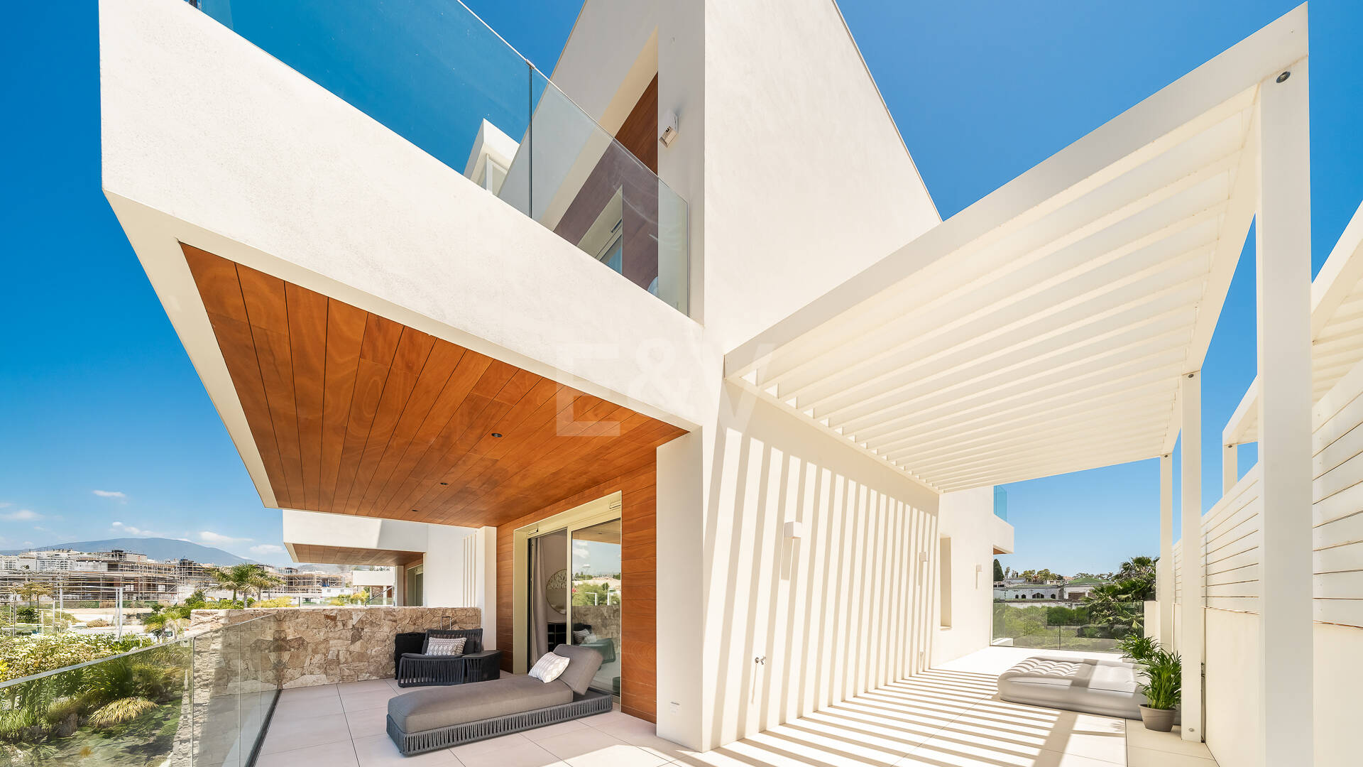 Luxury Living in Benalús – Marbella’s Most Exclusive Beachside Address