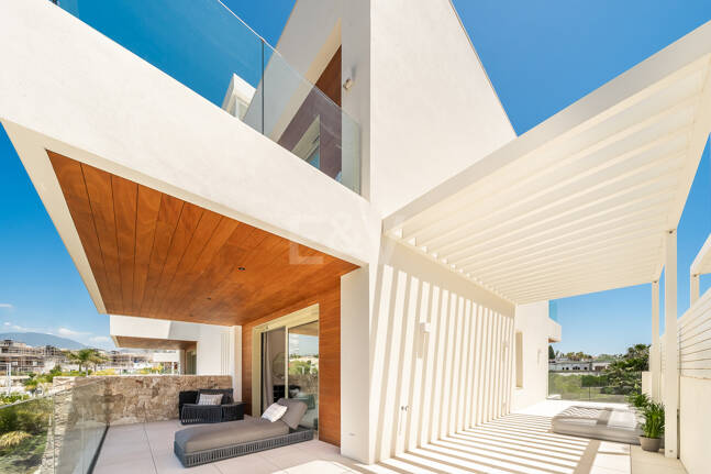 Luxury Living in Benalús – Marbella’s Most Exclusive Beachside Address