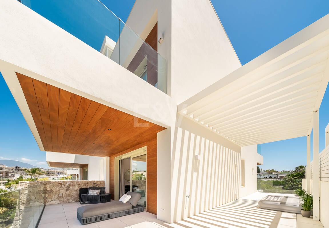 Luxury Living in Benalús – Marbella’s Most Exclusive Beachside Address