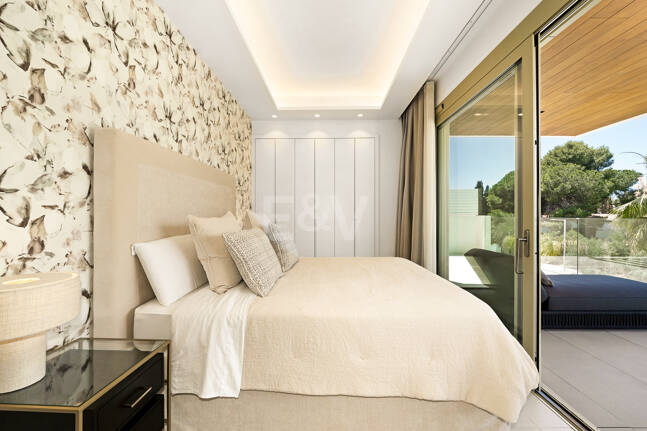 Luxury Living in Benalús – Marbella’s Most Exclusive Beachside Address
