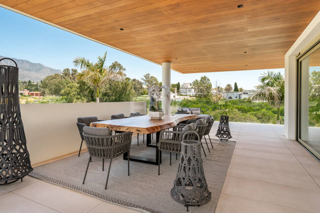 Luxury Living in Benalús – Marbella’s Most Exclusive Beachside Address
