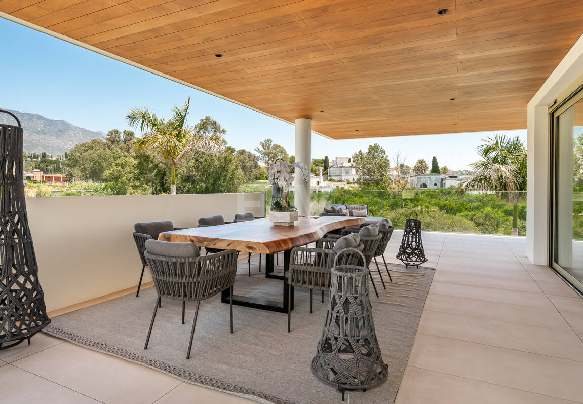Luxury Living in Benalús – Marbella’s Most Exclusive Beachside Address