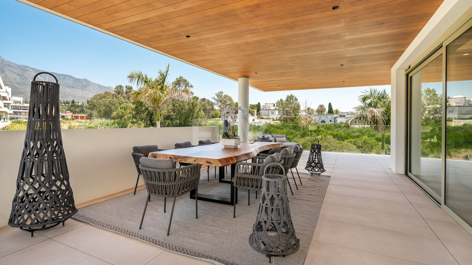 Luxury Living in Benalús – Marbella’s Most Exclusive Beachside Address