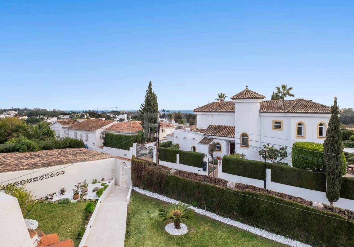 Beautifully Modernized Family Home within Walking Distance of the Area's Best Beaches