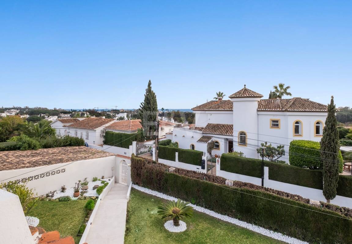 Beautifully Modernized Family Home within Walking Distance of the Area's Best Beaches
