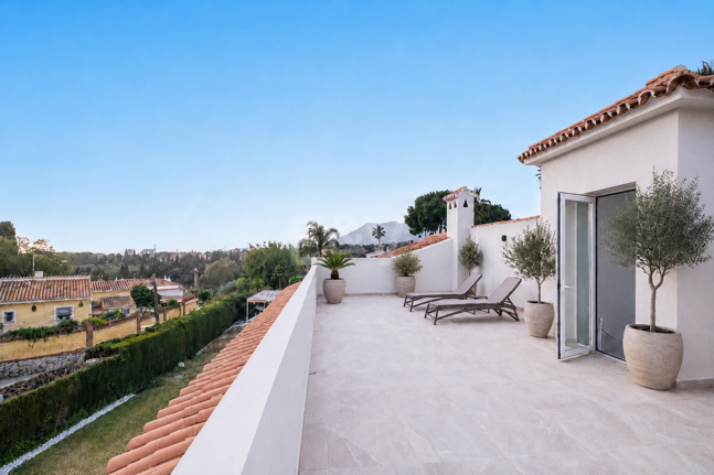 Beautifully Modernized Family Home within Walking Distance of the Area's Best Beaches