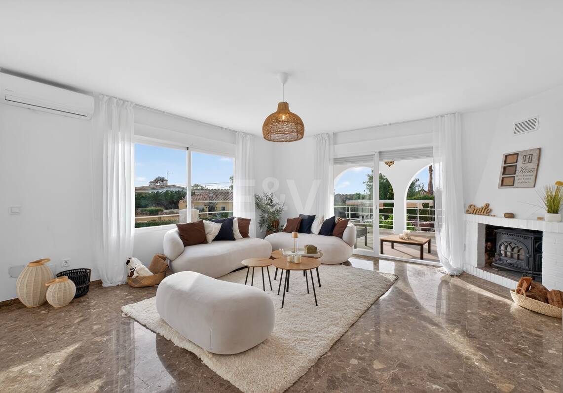 Beautifully Modernized Family Home within Walking Distance of the Area's Best Beaches