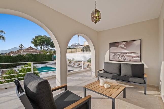 Beautifully Modernized Family Home within Walking Distance of the Area's Best Beaches