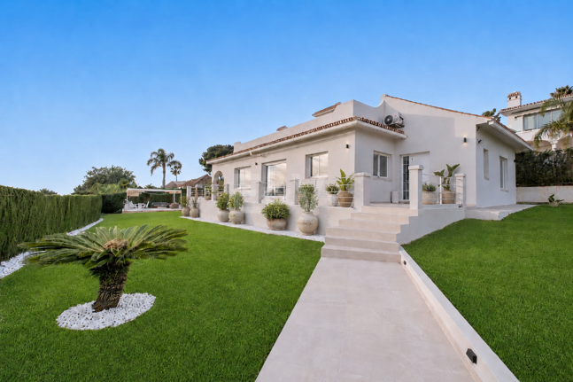 Beautifully Modernized Family Home within Walking Distance of the Area's Best Beaches