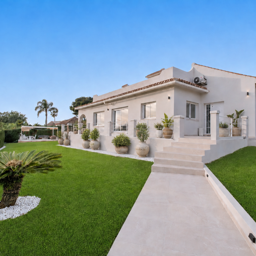 Beautifully Modernized Family Home within Walking Distance of the Area's Best Beaches