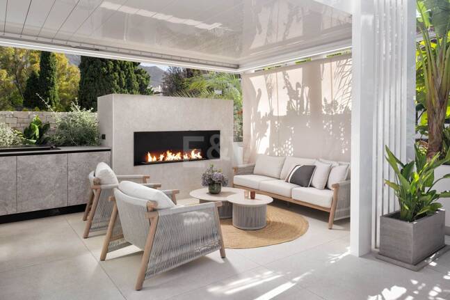 Beautifully Modernized Duplex Penthouse with Rooftop Terrace on Marbella’s Golden Mile