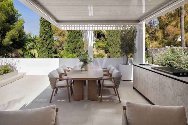 Beautifully Modernized Duplex Penthouse with Rooftop Terrace on Marbella’s Golden Mile