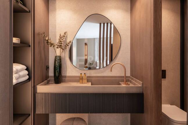 Beautifully Modernized Duplex Penthouse with Rooftop Terrace on Marbella’s Golden Mile