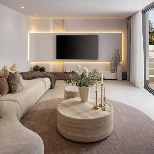Beautifully Modernized Duplex Penthouse with Rooftop Terrace on Marbella’s Golden Mile