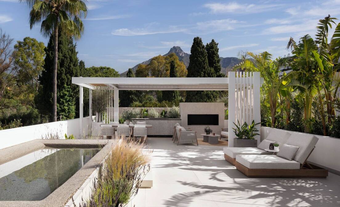 Beautifully Modernized Duplex Penthouse with Rooftop Terrace on Marbella’s Golden Mile