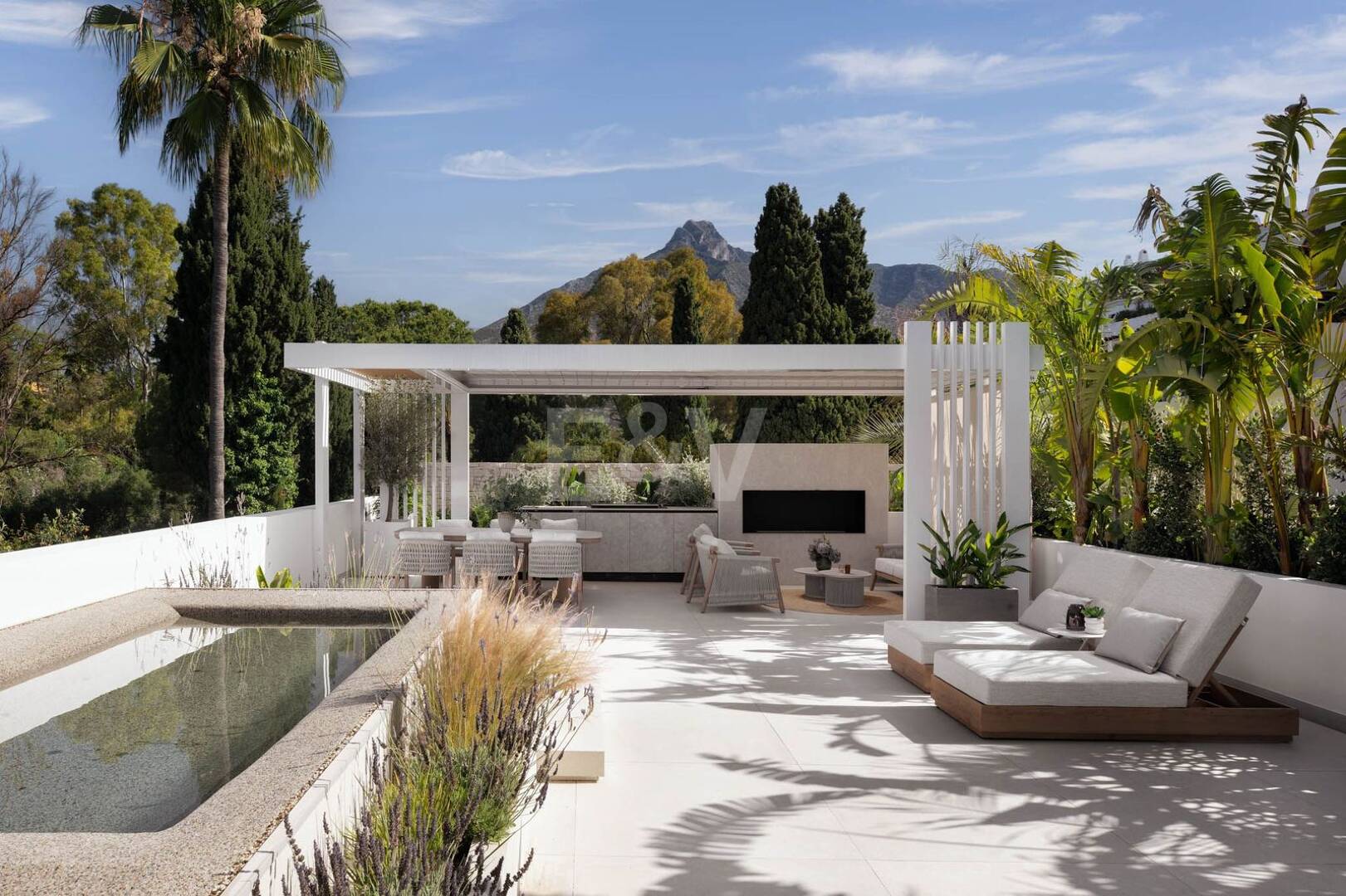 Beautifully Modernized Duplex Penthouse with Rooftop Terrace on Marbella’s Golden Mile
