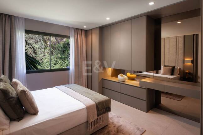 Beautifully Modernized Duplex Penthouse with Rooftop Terrace on Marbella’s Golden Mile
