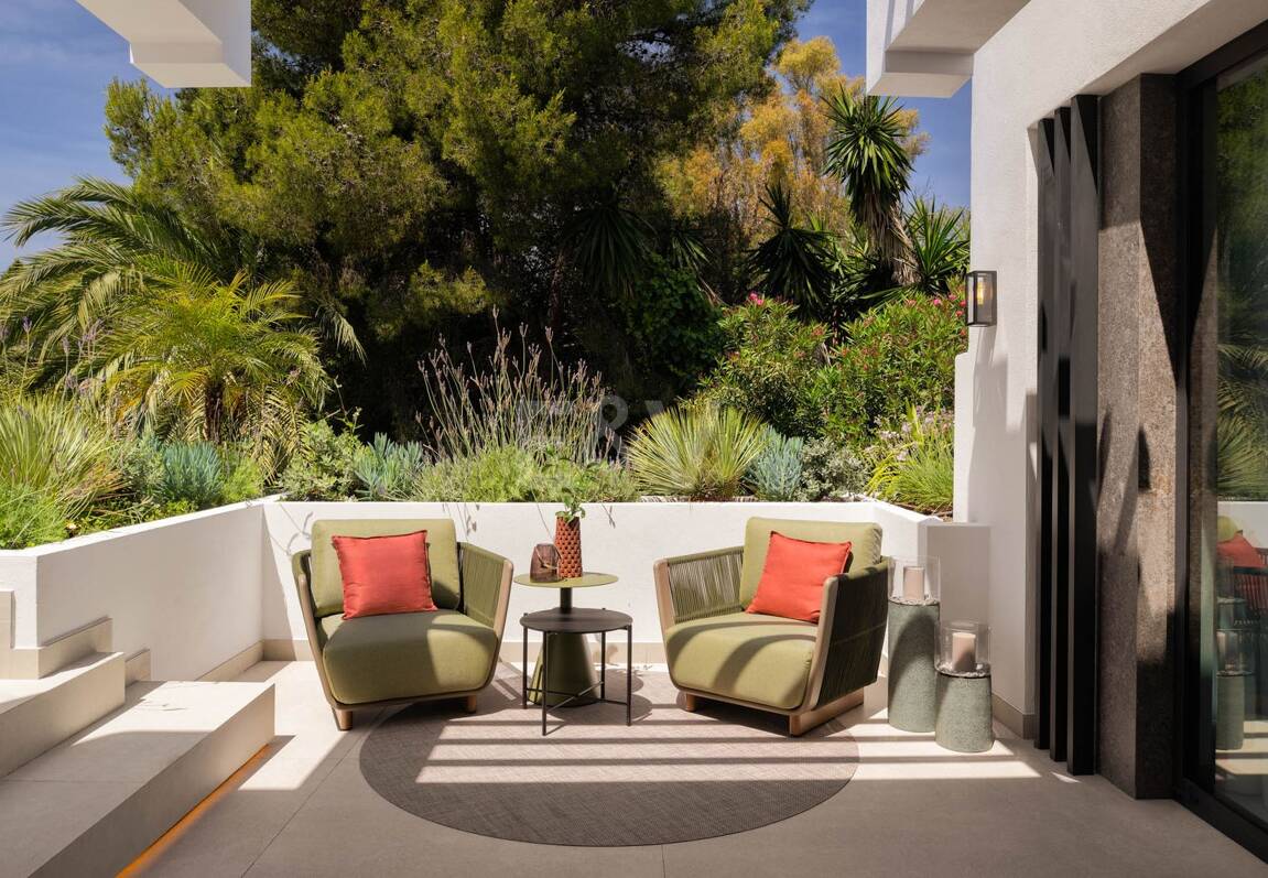 Beautifully Modernized Duplex Penthouse with Rooftop Terrace on Marbella’s Golden Mile