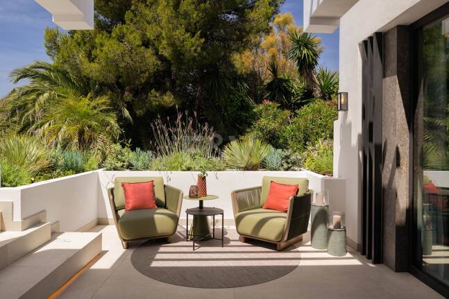 Beautifully Modernized Duplex Penthouse with Rooftop Terrace on Marbella’s Golden Mile